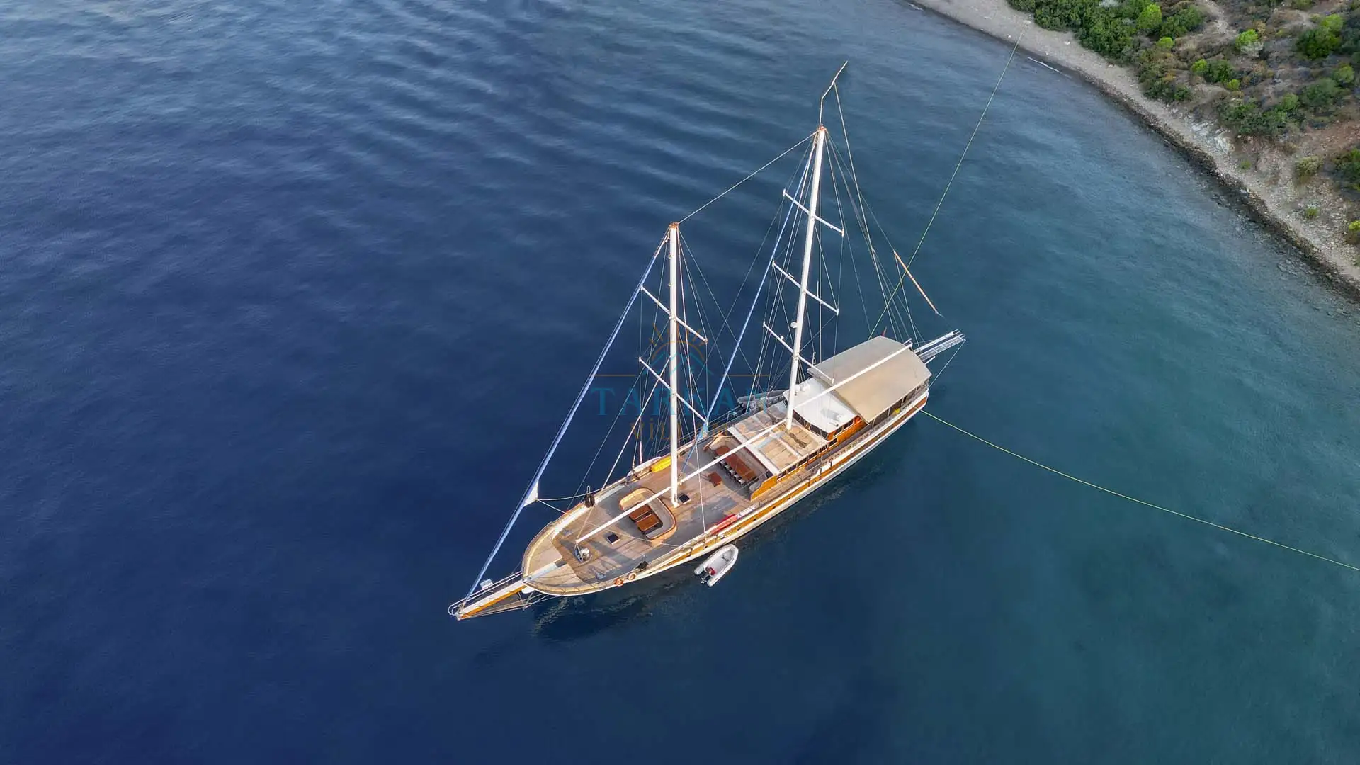 EŞİNİ VE KIZINI BIÇAKLAYAN ADAMA MÜDAHELE ETTİLERddd